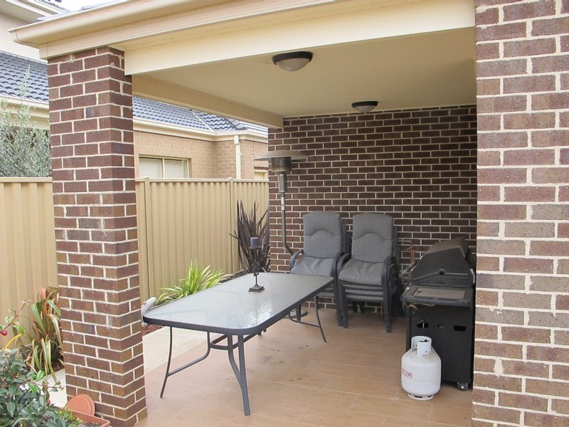 13 Irwin Gardens, Caroline Springs VIC 3023