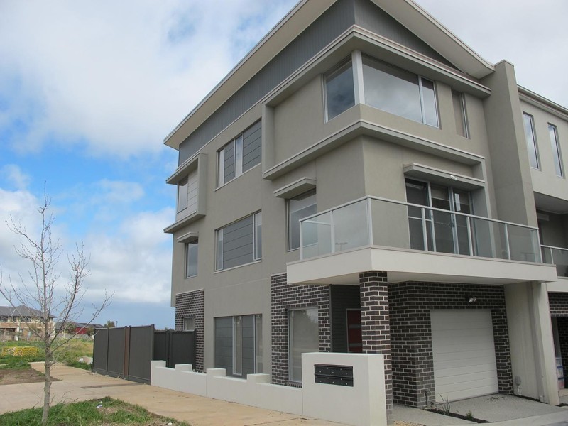 1/69-77 Lancefield Drive, Caroline Springs VIC 3023