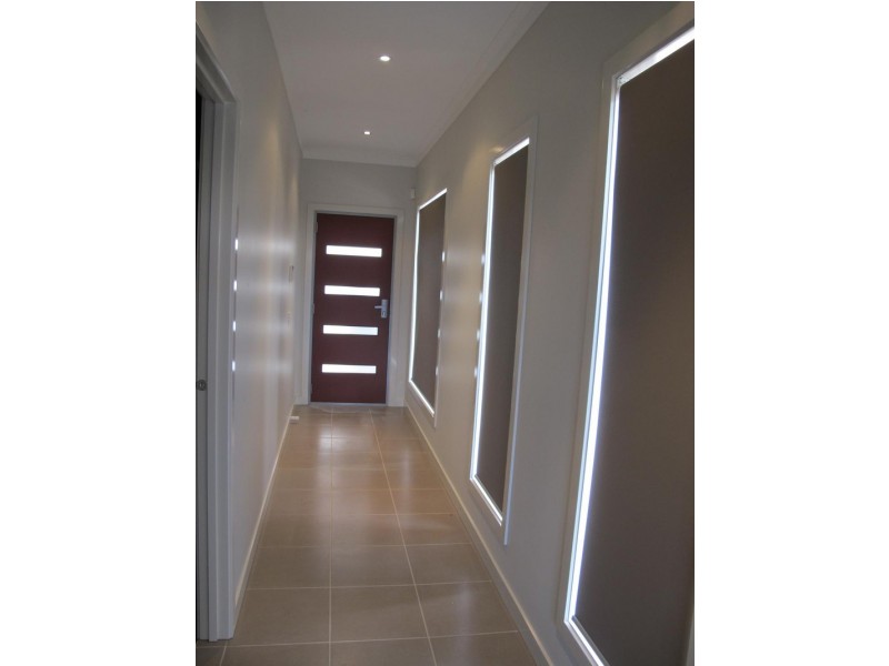 1/69-77 Lancefield Drive, Caroline Springs VIC 3023