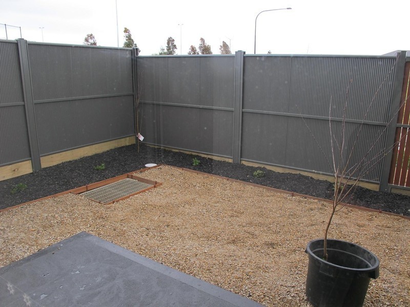 1/69-77 Lancefield Drive, Caroline Springs VIC 3023