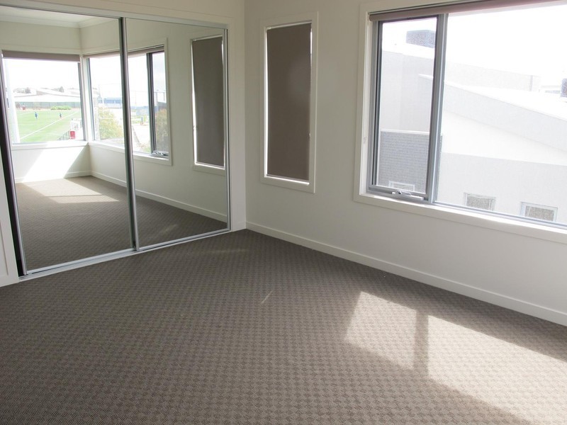 1/69-77 Lancefield Drive, Caroline Springs VIC 3023