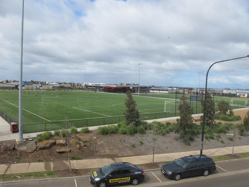 1/69-77 Lancefield Drive, Caroline Springs VIC 3023