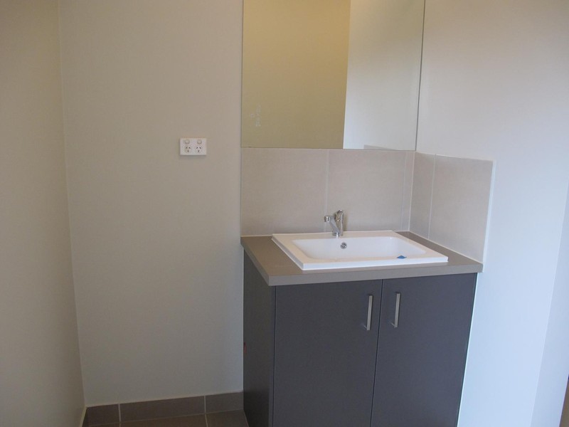 1/69-77 Lancefield Drive, Caroline Springs VIC 3023