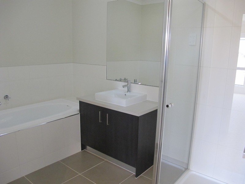 141 The Esplanade, Caroline Springs VIC 3023