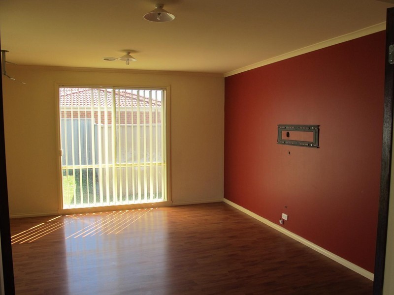 10 Alpine Gardens, Caroline Springs VIC 3023