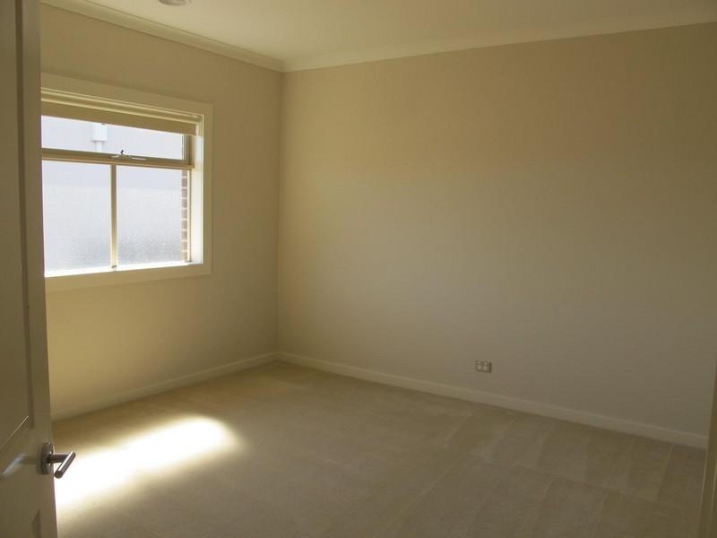 13 Irwin Gardens, Caroline Springs VIC 3023