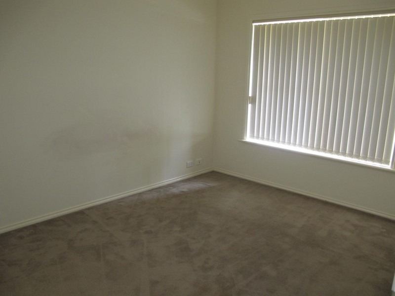 12 Renfrey Gardens, Caroline Springs VIC 3023