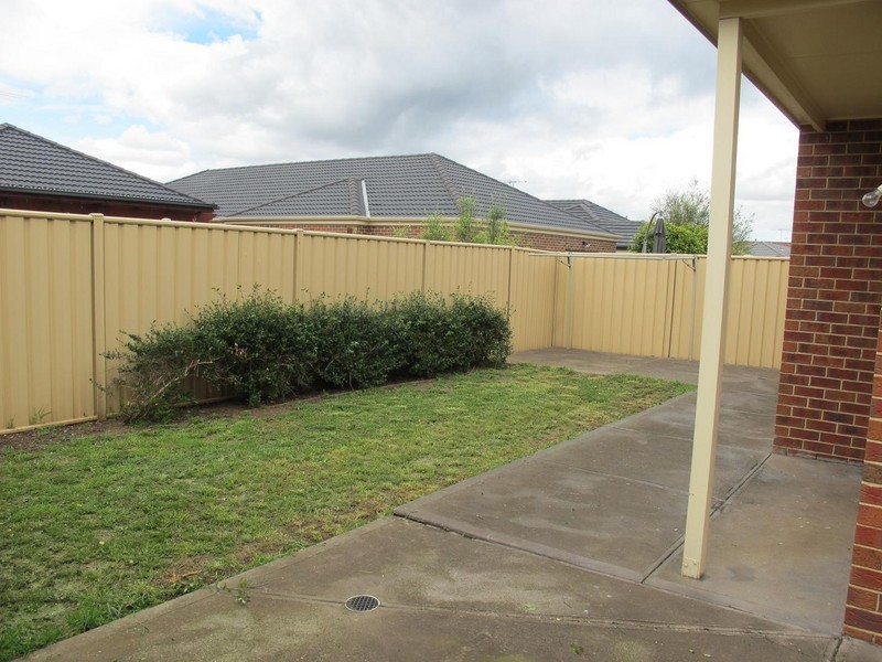 12 Renfrey Gardens, Caroline Springs VIC 3023