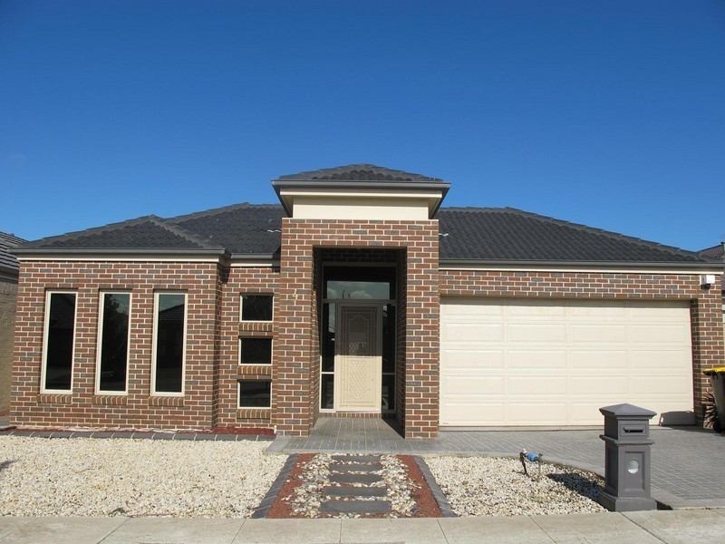 4 Cobaw Circuit, Caroline Springs VIC 3023