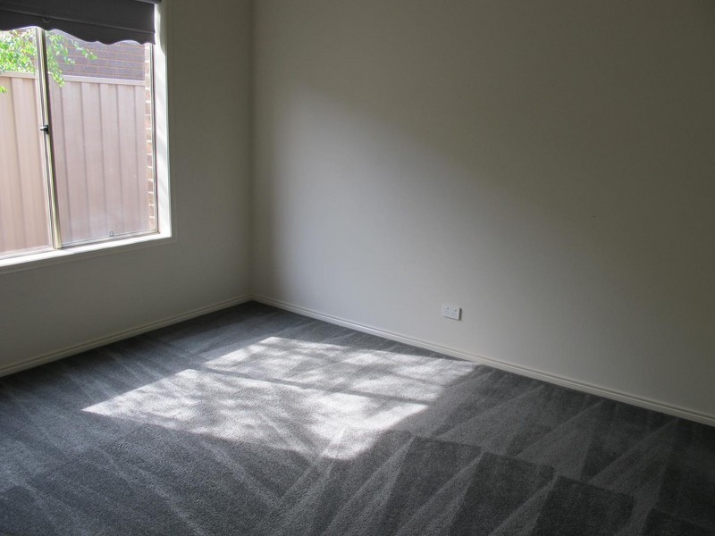 4 Cobaw Circuit, Caroline Springs VIC 3023