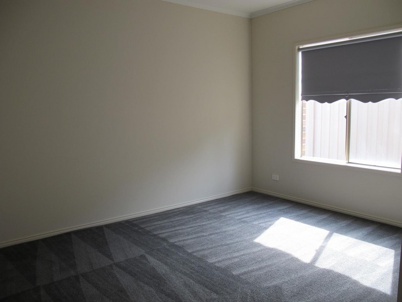 4 Cobaw Circuit, Caroline Springs VIC 3023