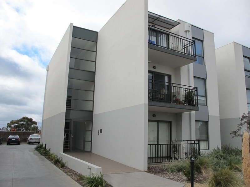 17/21-29 Tricky Avenue, Sydenham VIC 3037