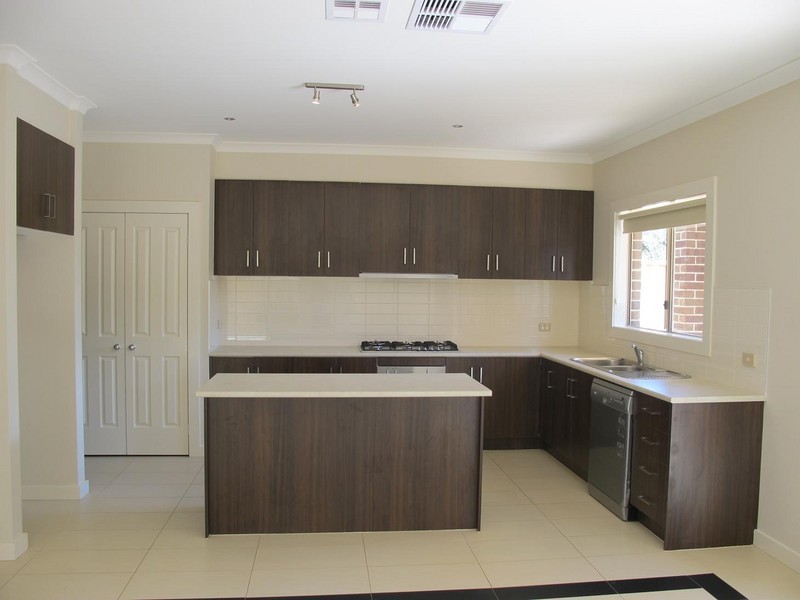 13 Irwin Gardens, Caroline Springs VIC 3023