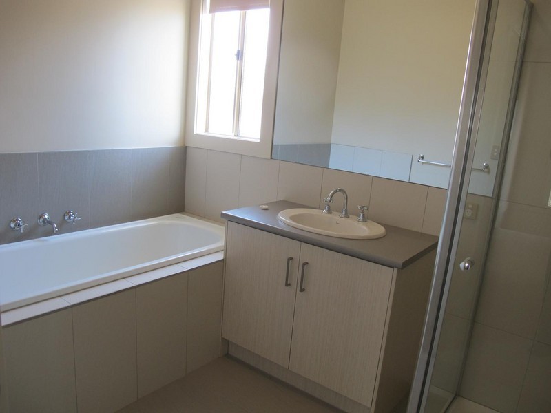 13 Irwin Gardens, Caroline Springs VIC 3023