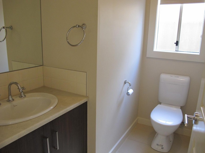 13 Irwin Gardens, Caroline Springs VIC 3023