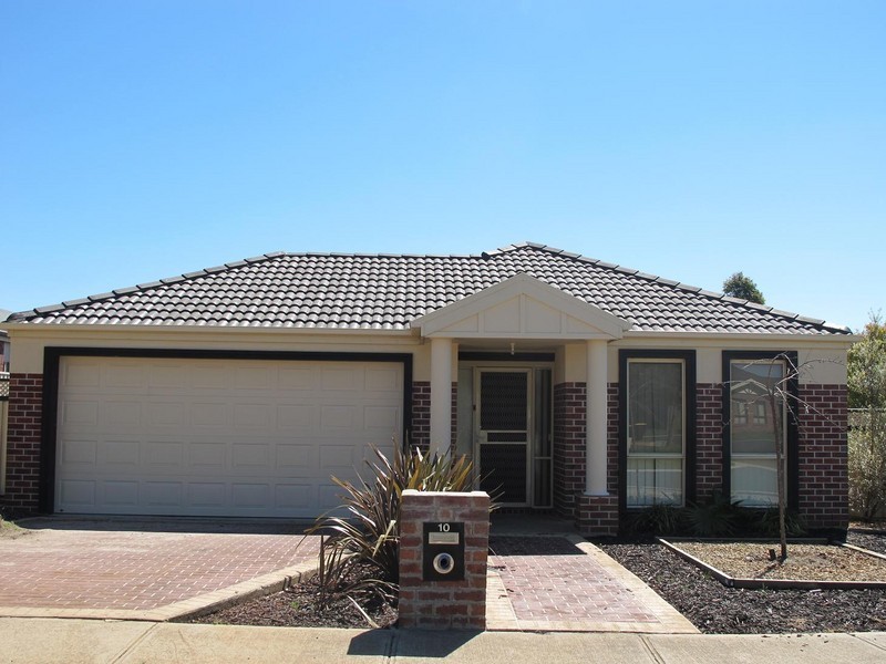 10 Alpine Gardens, Caroline Springs VIC 3023