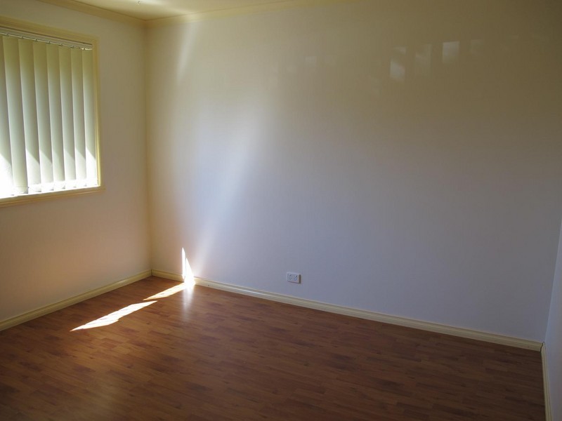 10 Alpine Gardens, Caroline Springs VIC 3023