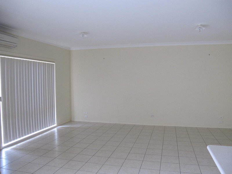 12 Renfrey Gardens, Caroline Springs VIC 3023