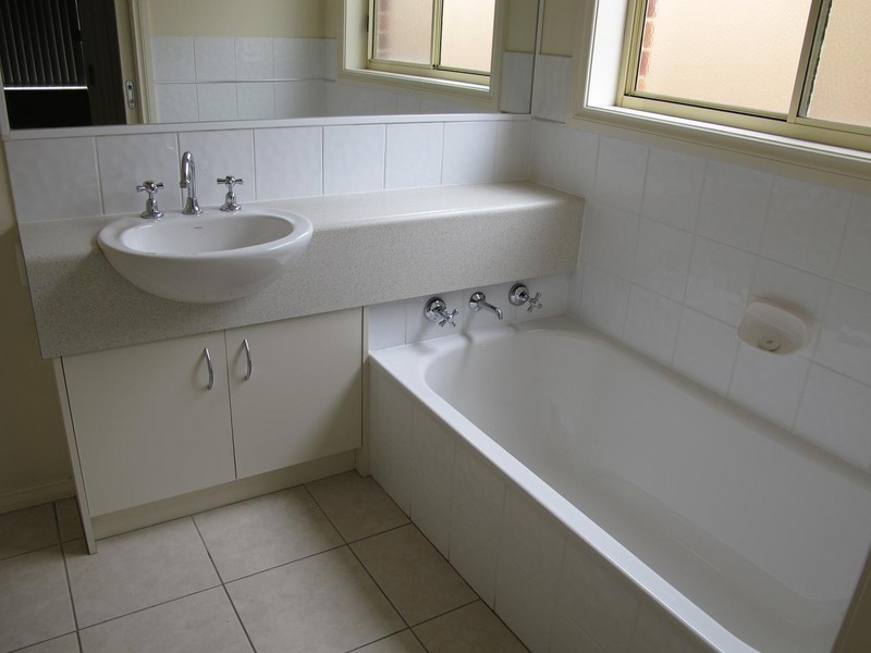 12 Renfrey Gardens, Caroline Springs VIC 3023