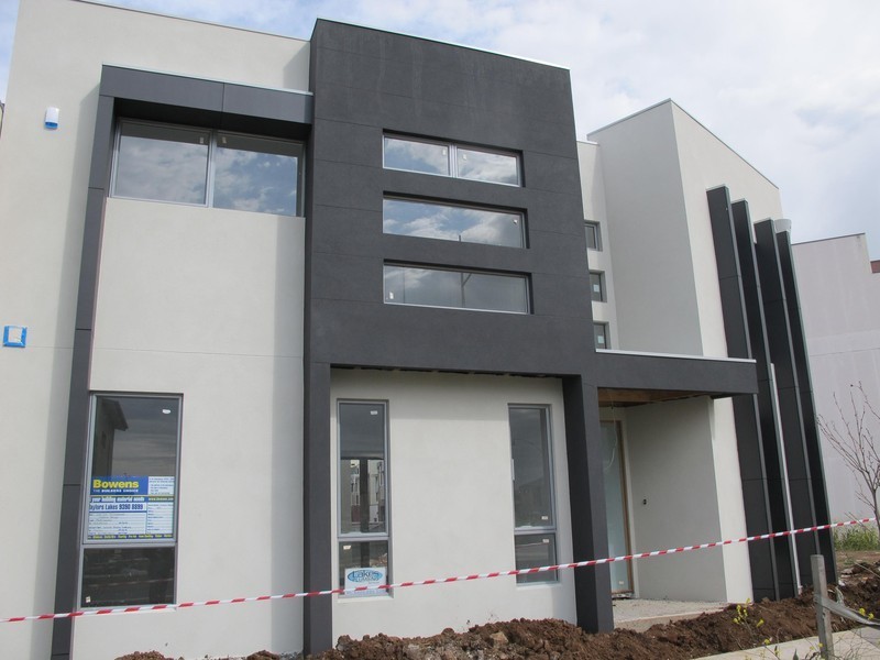 147 The Esplanade, Caroline Springs VIC 3023