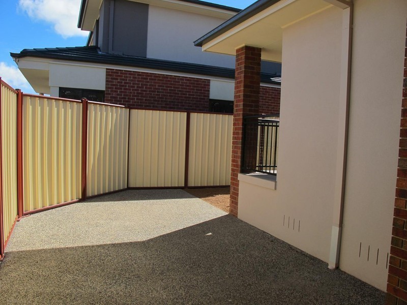 1/21 Breadalbane Court, Sydenham VIC 3037