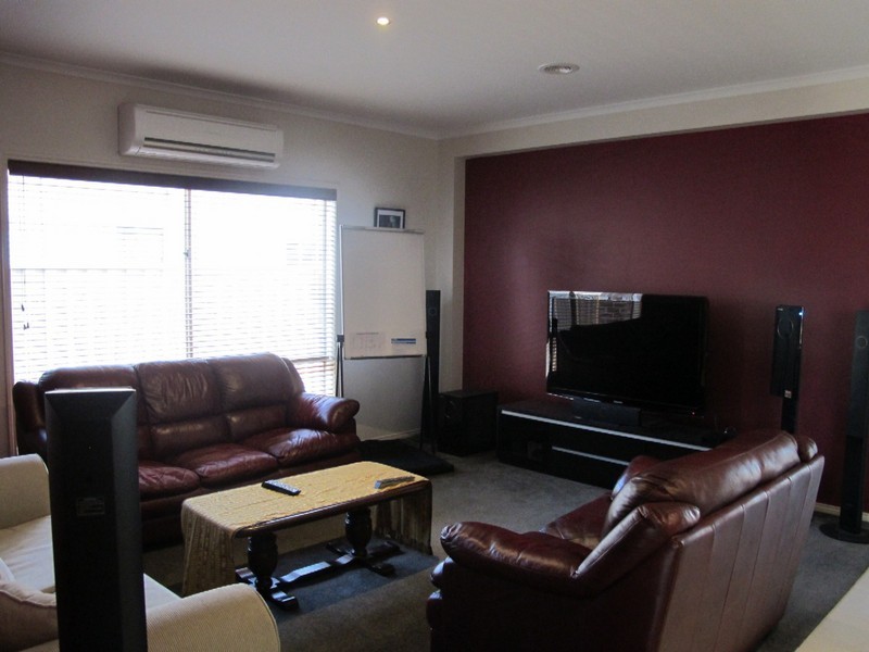 4 Cobaw Circuit, Caroline Springs VIC 3023