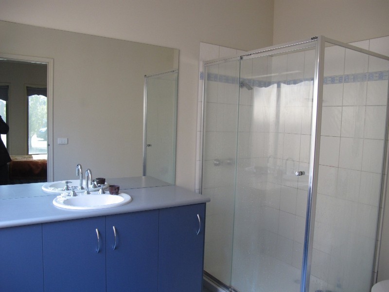 4 Cobaw Circuit, Caroline Springs VIC 3023