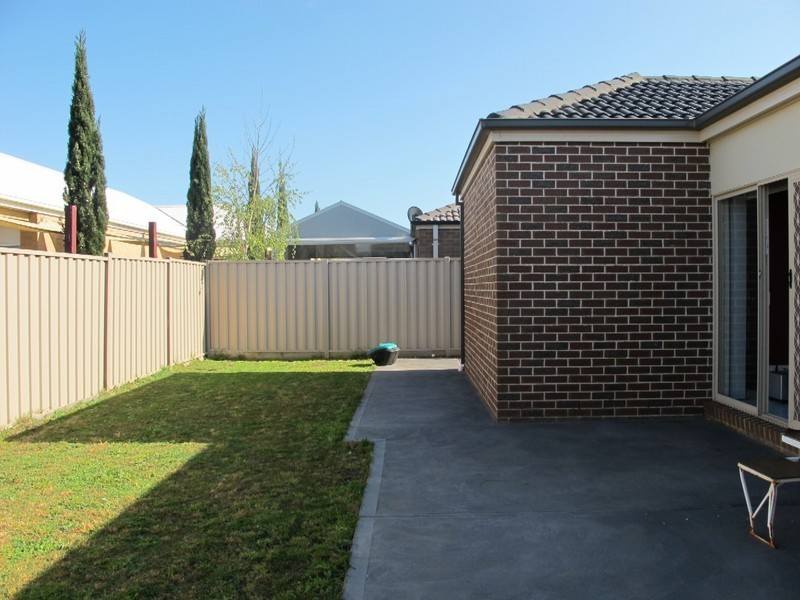4 Cobaw Circuit, Caroline Springs VIC 3023