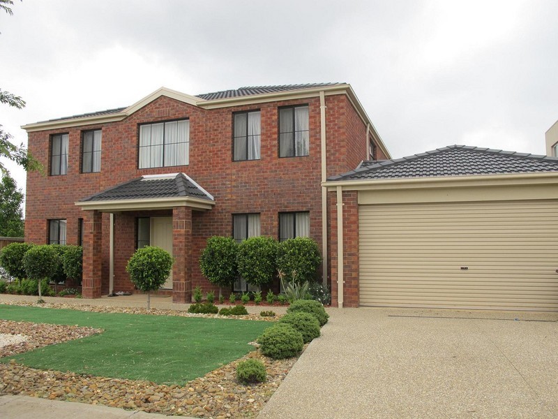 8 COOGEE DRIVE, Taylors Hill VIC 3037