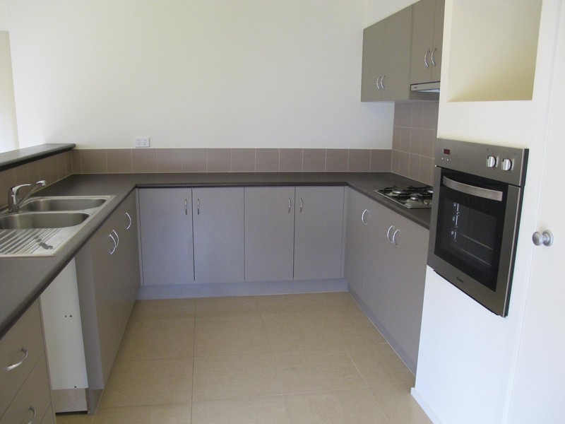 8 COOGEE DRIVE, Taylors Hill VIC 3037