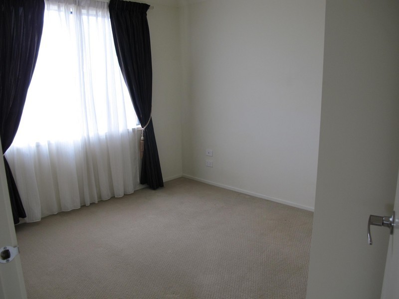 8 COOGEE DRIVE, Taylors Hill VIC 3037