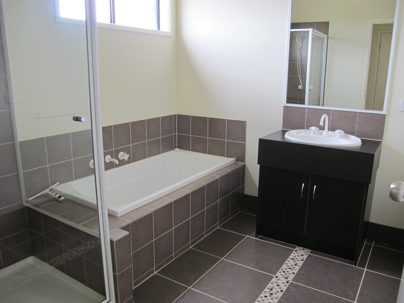 8 COOGEE DRIVE, Taylors Hill VIC 3037