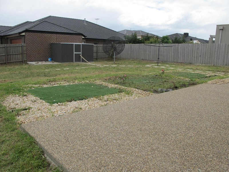 8 COOGEE DRIVE, Taylors Hill VIC 3037