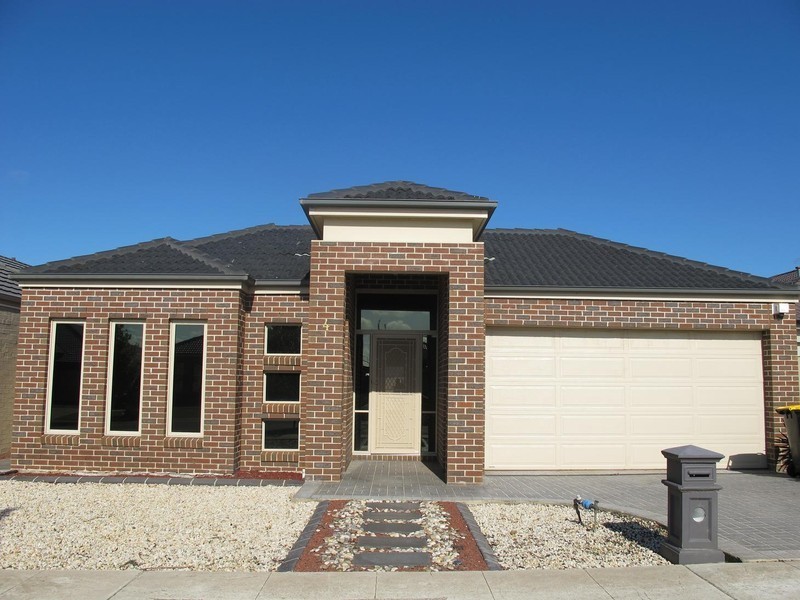 4 Cobaw Circuit, Caroline Springs VIC 3023