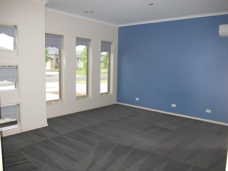 4 Cobaw Circuit, Caroline Springs VIC 3023