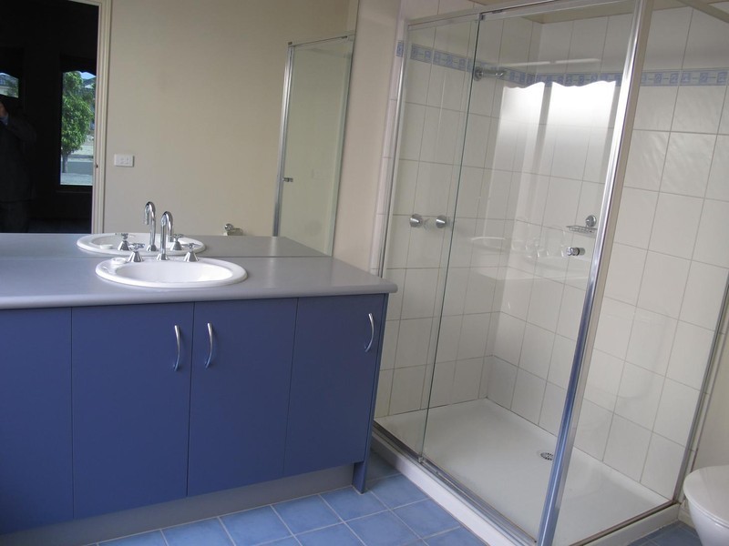 4 Cobaw Circuit, Caroline Springs VIC 3023