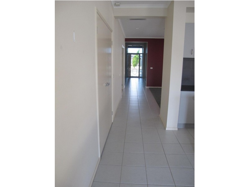 4 Cobaw Circuit, Caroline Springs VIC 3023