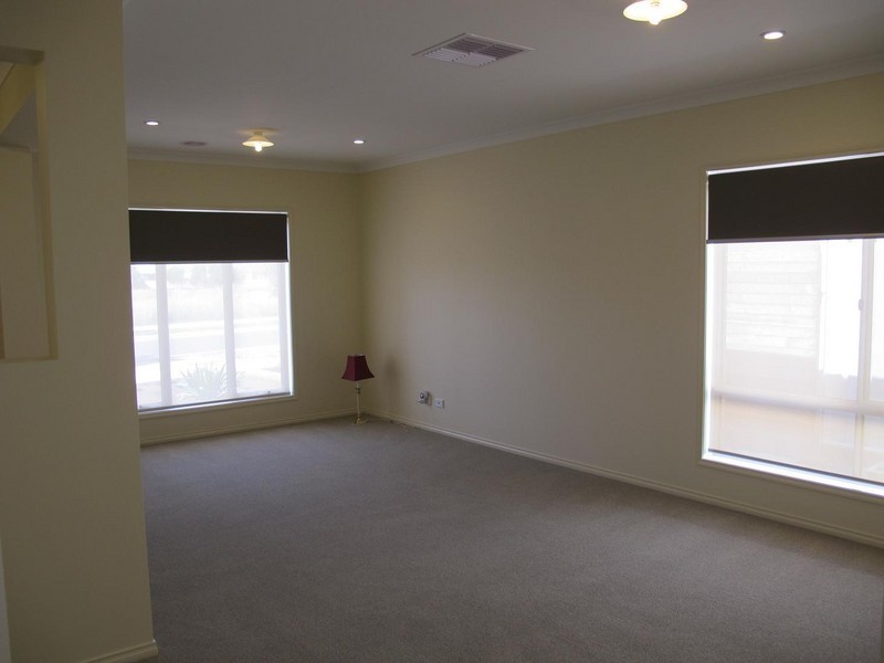 26 Jamieson Link, Caroline Springs VIC 3023