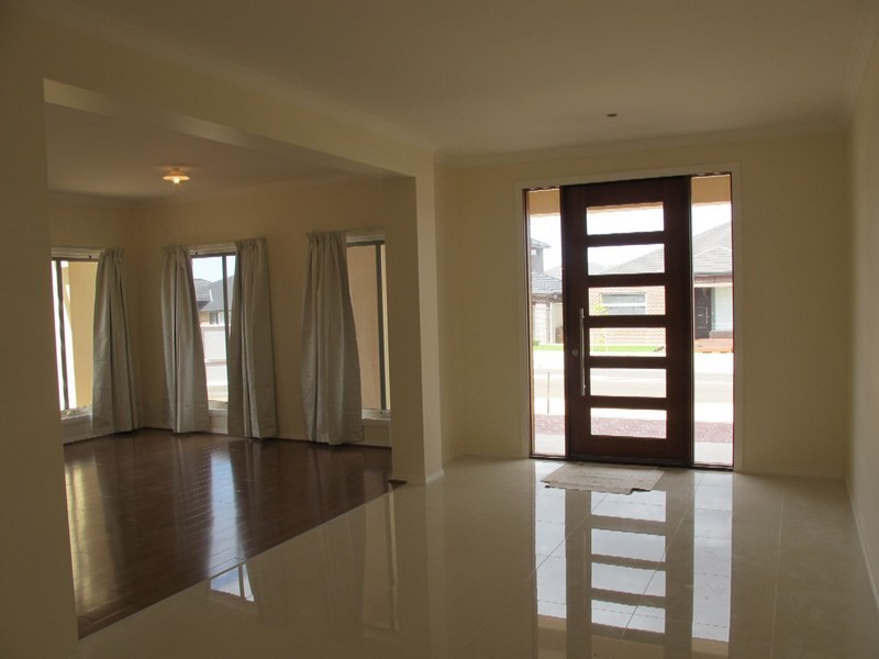 16 Carisbrook Street, Caroline Springs VIC 3023