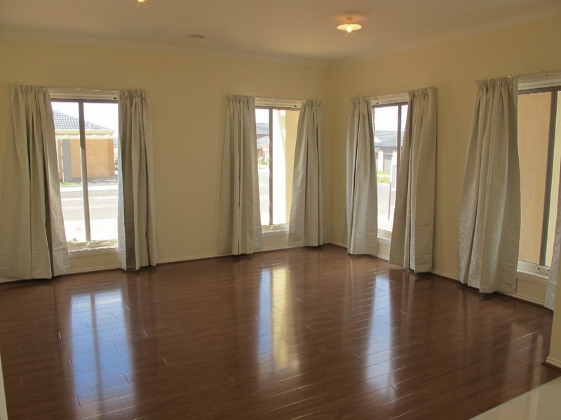 16 Carisbrook Street, Caroline Springs VIC 3023