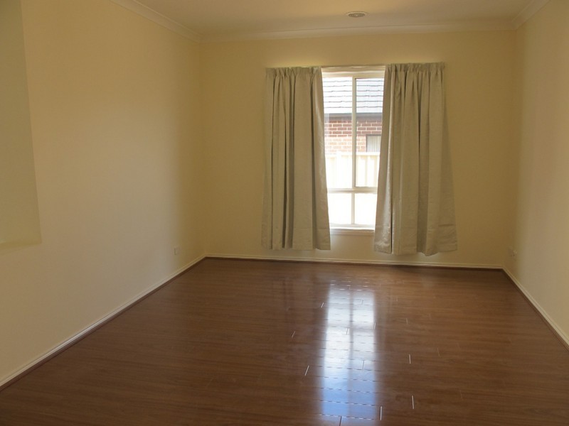 16 Carisbrook Street, Caroline Springs VIC 3023