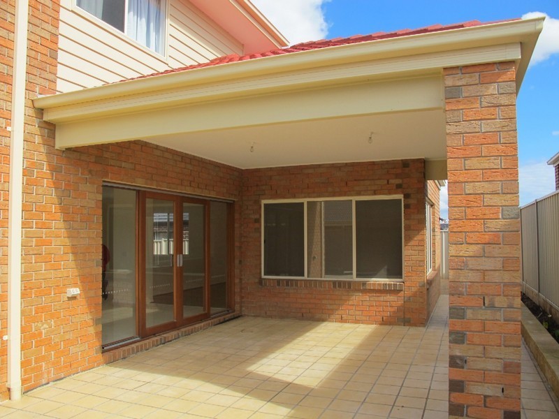 16 Carisbrook Street, Caroline Springs VIC 3023