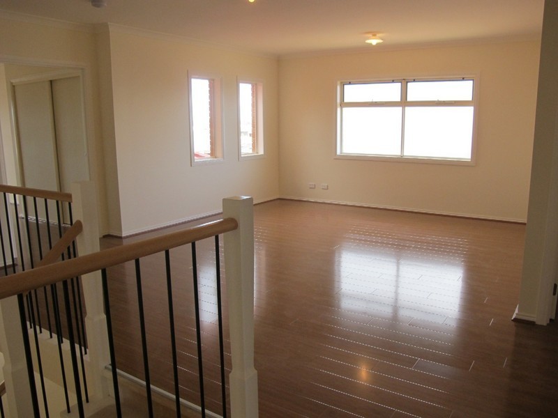 16 Carisbrook Street, Caroline Springs VIC 3023