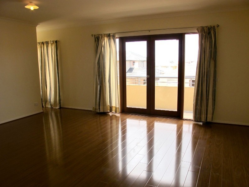 16 Carisbrook Street, Caroline Springs VIC 3023