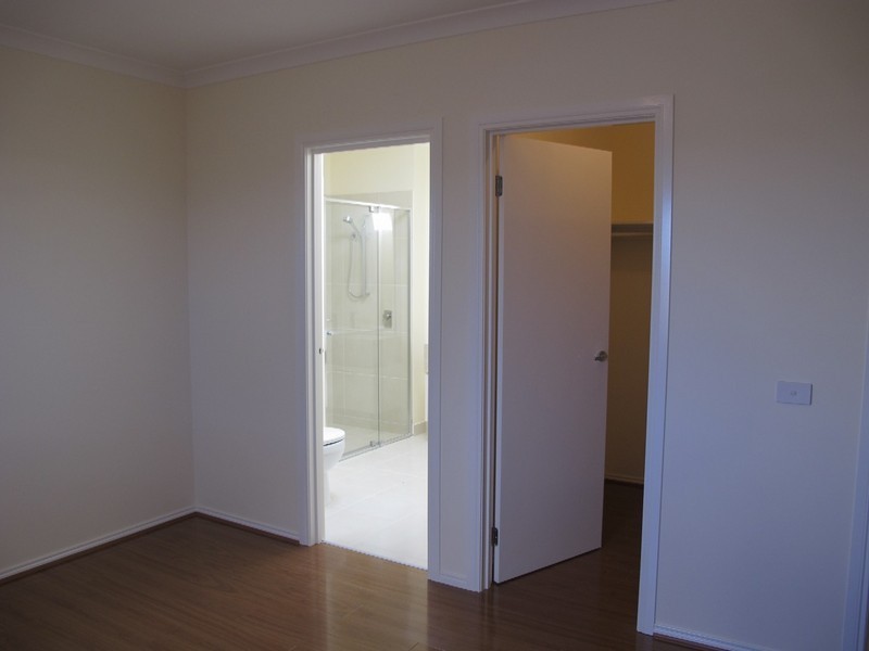 16 Carisbrook Street, Caroline Springs VIC 3023