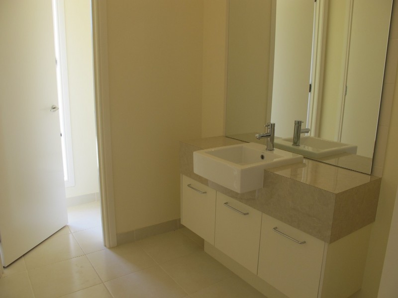 16 Carisbrook Street, Caroline Springs VIC 3023