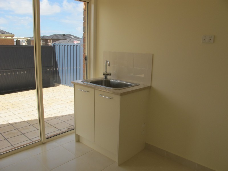 16 Carisbrook Street, Caroline Springs VIC 3023