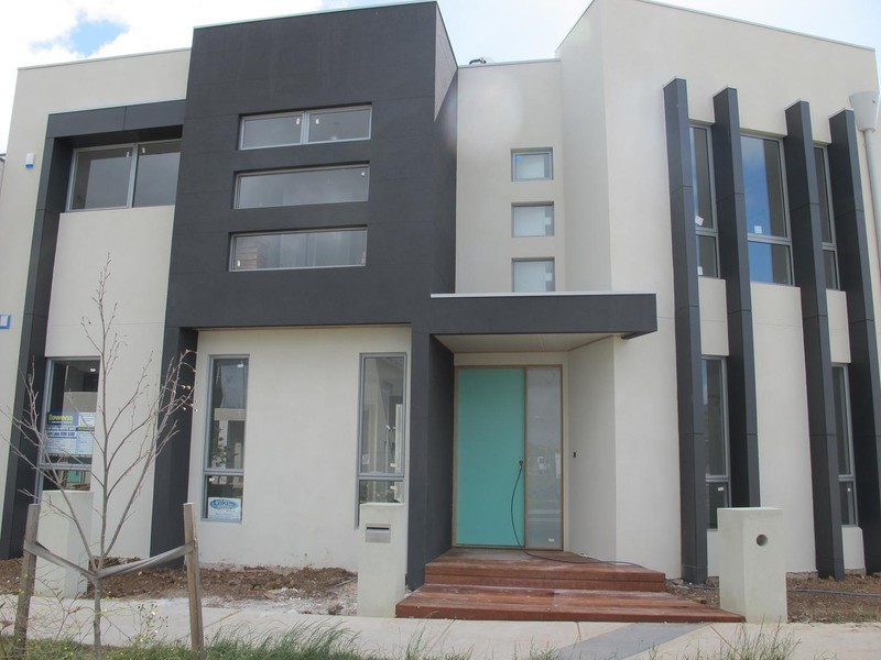 147 The Esplanade, Caroline Springs VIC 3023