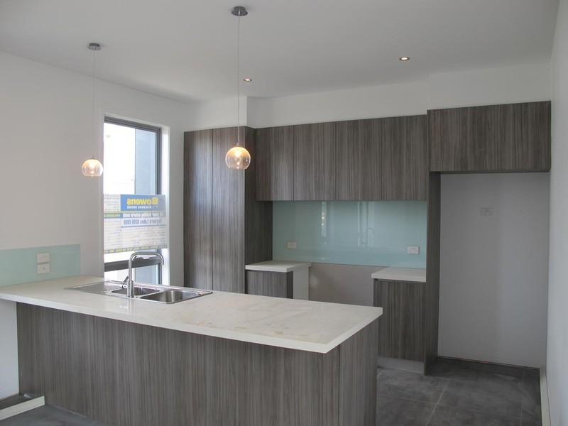 147 The Esplanade, Caroline Springs VIC 3023