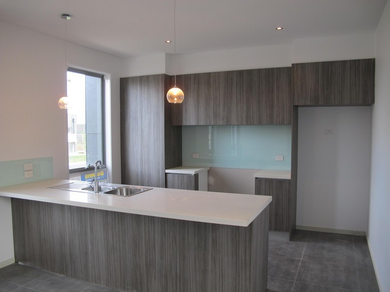 147 The Esplanade, Caroline Springs VIC 3023